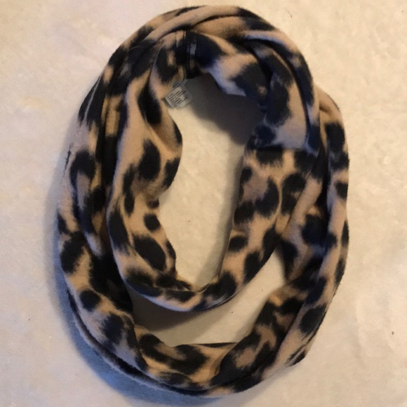 4 Scarfs - Picture 3 of 5